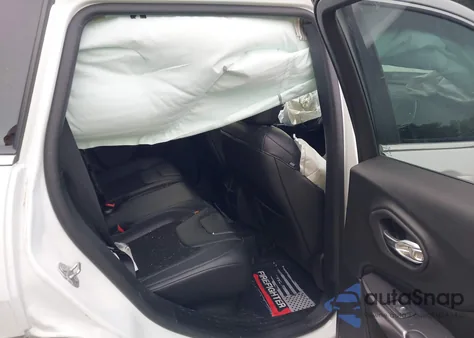 2021 Jeep Cherokee Latitude Plus 4X4 z USA, uszkodzony, nr VIN 1C4PJMLB5MD104255